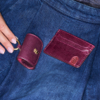 Crackled Garnet Leather Jamie Airpod Holder