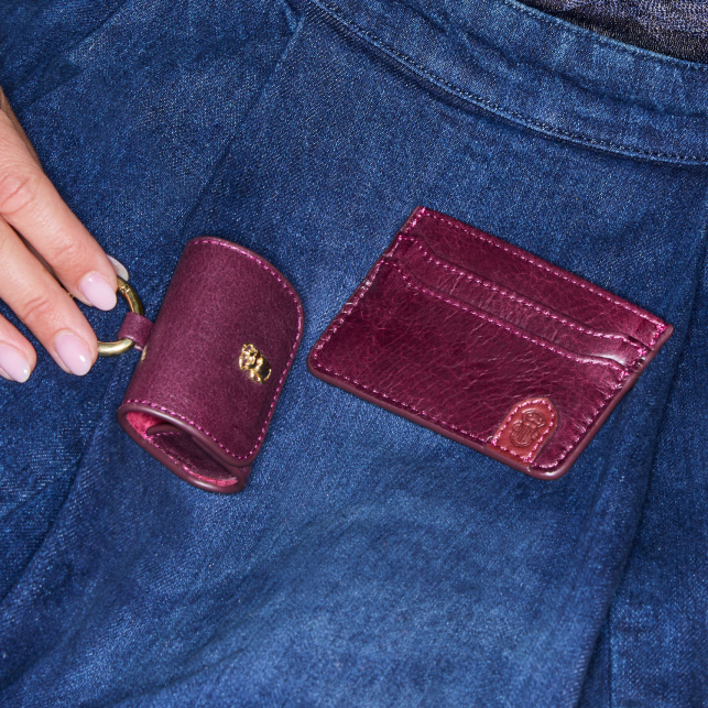 Crackled Garnet Leather Jamie Airpod Holder
