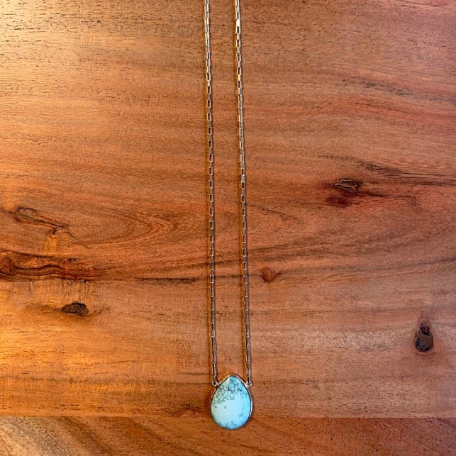Collier pendentif triangle