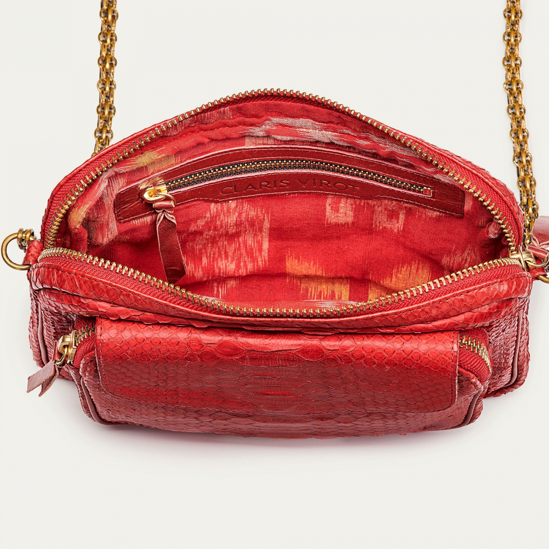 purse with big chain
