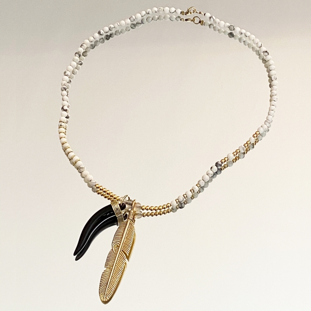 Collier Plume et Corne Turquoise Blanche